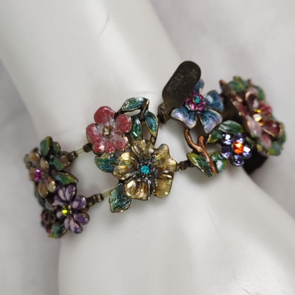 Felicia Vintage-look Crystal Embellished Metal Flowers Stretch Bracelet Watch - Picture 3 of 10